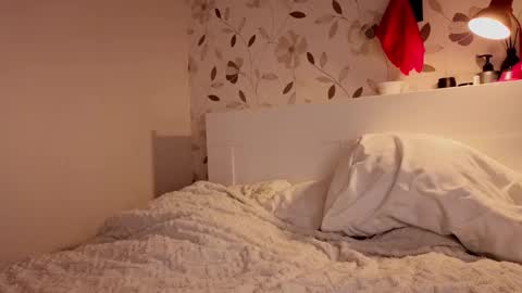 Snapshot of luciacoy chatting on November 25, 2025, 5:24 pm Lucia online show from November 25, 2025, 5:24 pm