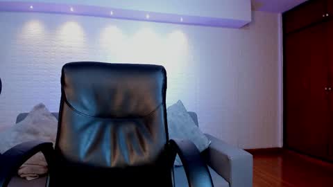 luciana jons online show from December 1, 2025, 8:14 pm