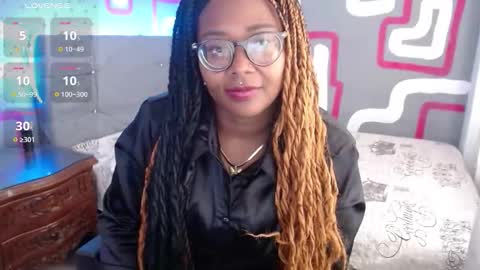 Luciana online show from November 17, 2025, 7:08 pm