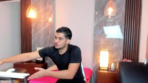 Snapshot of luciano_vitale_ chatting on June 4, 2026, 12:00 pm Luciano online show from June 4, 2026, 12:00 pm