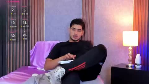 Snapshot of luciano_vitale_ chatting on July 1, 2026, 12:07 pm Luciano online show from July 1, 2026, 12:07 pm