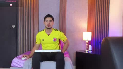 Snapshot of luciano_vitale_ chatting on July 3, 2026, 12:33 pm Luciano online show from July 3, 2026, 12:33 pm