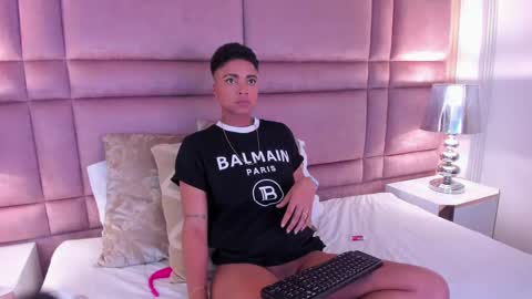  lucia wallace  online show from February 19, 2025, 7:39 am