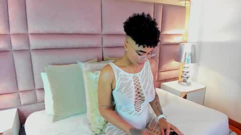  lucia wallace  online show from September 27, 2025, 3:44 am