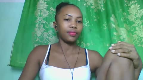 Snapshot of lucie196645 chatting on April 25, 2026, 6:05 am lucie196645 online show from April 25, 2026, 6:05 am