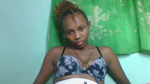 Snapshot of lucie196645 chatting on May 11, 2026, 4:04 pm lucie196645 online show from May 11, 2026, 4:04 pm