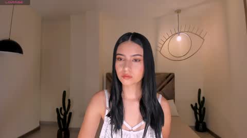 Lucie Martin online show from April 21, 2026, 7:50 pm