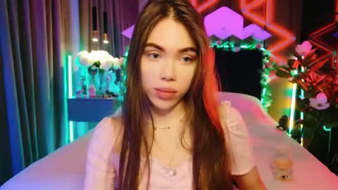 MimiFors online show from September 17, 2025, 3:46 pm