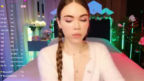 MimiFors online show from November 23, 2025, 4:51 pm