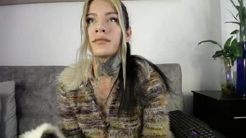 luciiana online show from April 24, 2026, 12:51 pm