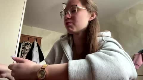 Maya online show from April 22, 2026, 6:16 am