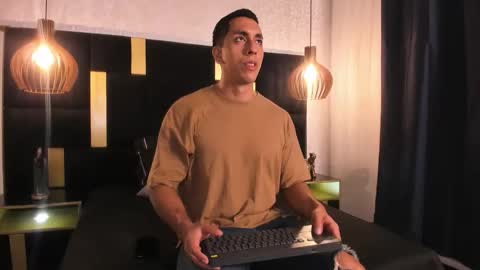 Snapshot of lucio__fox chatting on May 8, 2026, 11:37 am Lucio online show from May 8, 2026, 11:37 am