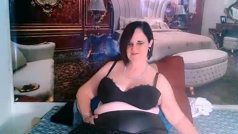 Snapshot of luciousgrace chatting on February 23, 2025, 6:01 pm Grace online show from February 23, 2025, 6:01 pm