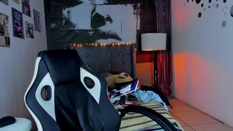 luckk_ online show from May 1, 2026, 7:13 am