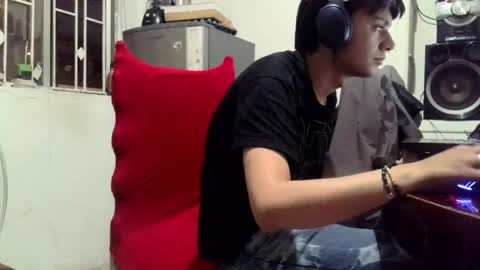 luckk_ online show from May 11, 2026, 5:13 am