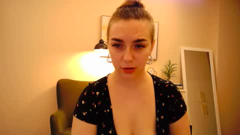 lucky_foryou_baby online show from January 18, 2025, 8:10 am