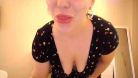 lucky_foryou_baby online show from February 6, 2025, 9:43 am