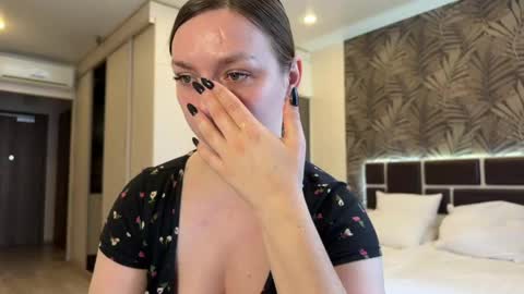 lucky_foryou_baby online show from April 12, 2026, 6:07 am