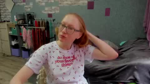lucky_licky20 online show from April 17, 2026, 2:25 am