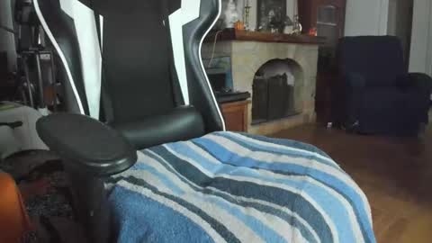 Snapshot of luckydrakex chatting on November 6, 2025, 9:32 am Lucky online show from November 6, 2025, 9:32 am