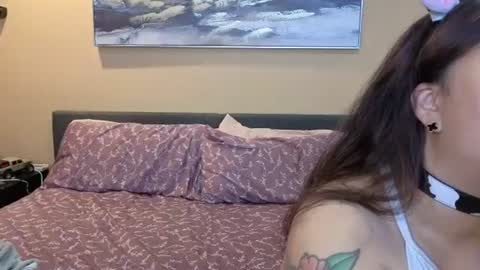 luckylee1992 online show from October 12, 2025, 3:27 am