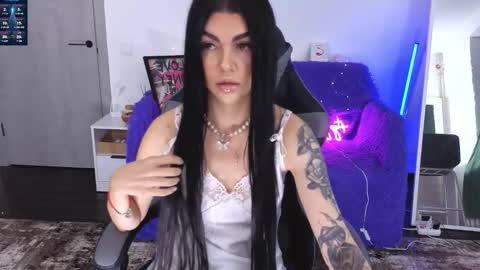 Monika online show from December 5, 2025, 1:31 pm