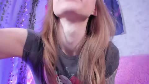 Alisa online show from April 21, 2026, 6:09 am