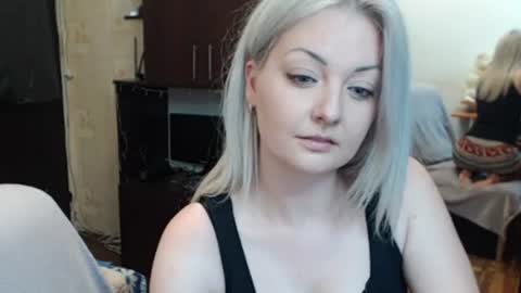Snapshot of luckyshotgirl chatting on June 14, 2026, 6:10 pm LuckyShot online show from June 14, 2026, 6:10 pm