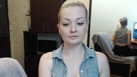 Snapshot of luckyshotgirl chatting on June 25, 2026, 11:37 am LuckyShot online show from June 25, 2026, 11:37 am