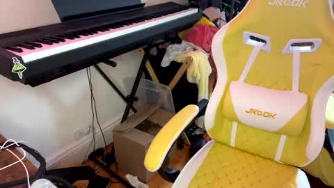 Lucky online show from December 5, 2025, 6:15 pm