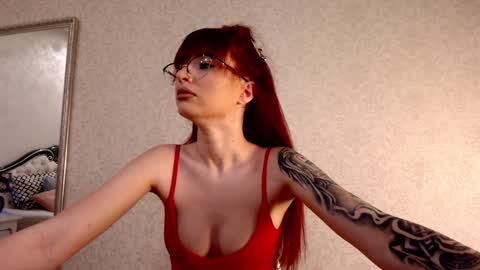 Mia online show from December 18, 2024, 6:25 pm