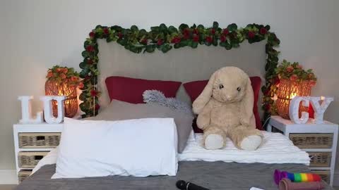 Lucy online show from March 9, 2025, 12:20 pm