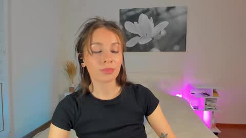 lucy__ray online show from February 19, 2025, 9:47 pm