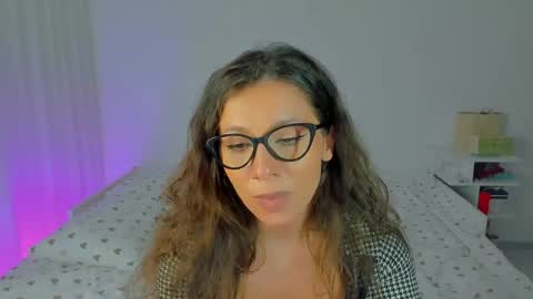 lucy__ray online show from April 22, 2026, 9:27 pm