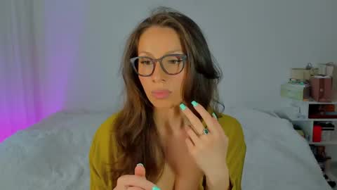 Snapshot of lucy__ray chatting on May 4, 2026, 1:07 pm lucy__ray online show from May 4, 2026, 1:07 pm