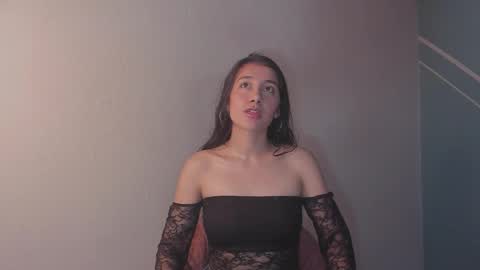 Lucy Herrera online show from January 18, 2026, 10:35 pm