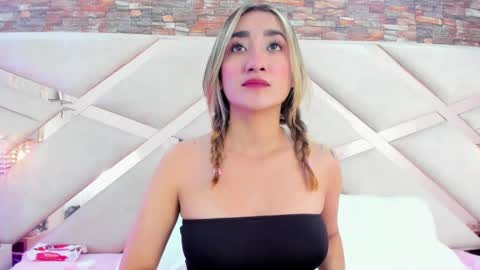 lucy_davies_ online show from April 24, 2026, 11:56 am