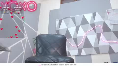 lucy_dirty28 online show from September 17, 2025, 8:32 pm