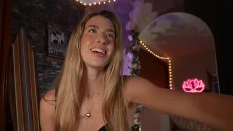 Snapshot of lucy_gooosey chatting on May 3, 2026, 3:56 am Lucy. online show from May 3, 2026, 3:56 am
