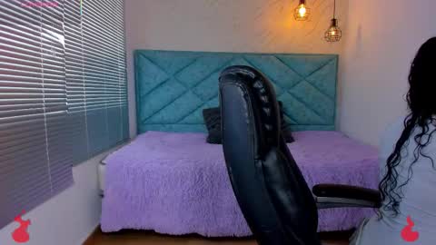 Lucy Greys online show from January 7, 2026, 12:07 pm