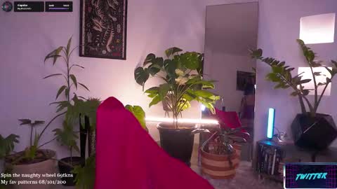 Lucy Alien  online show from September 30, 2025, 10:04 pm