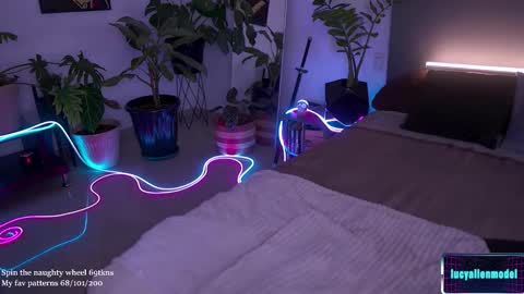 Lucy Alien  online show from November 15, 2025, 1:18 pm