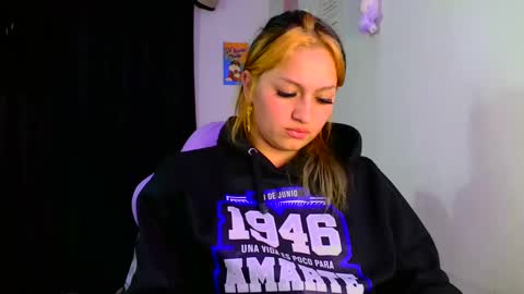 Snapshot of lucycherry__ chatting on December 31, 2024, 6:05 am LUCIA online show from December 31, 2024, 6:05 am