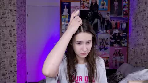 Lucy Rose online show from November 24, 2025, 4:45 am