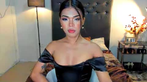 Snapshot of lucyvane chatting on May 28, 2026, 2:42 am lucyvane online show from May 28, 2026, 2:42 am