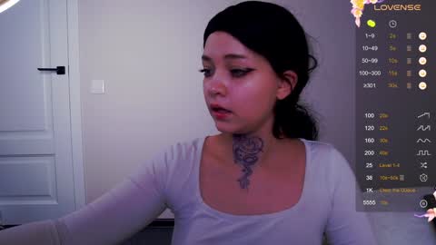 lucyvee online show from December 4, 2024, 11:30 am