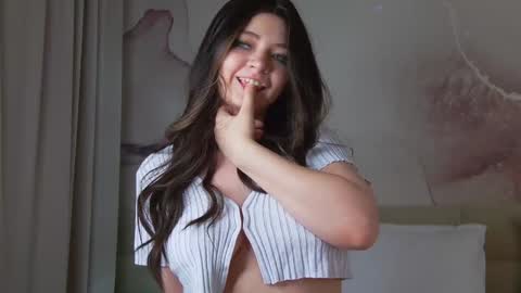 lucyvee online show from December 8, 2024, 1:35 am