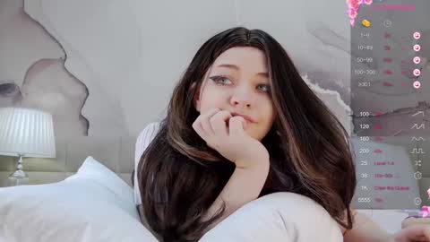 lucyvee online show from December 15, 2024, 1:46 am