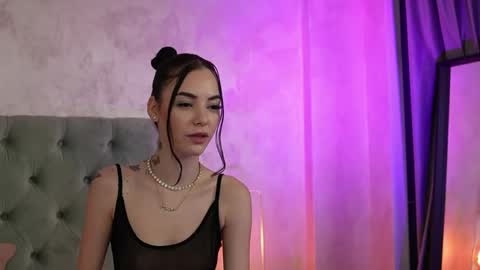 LucyWillow online show from April 22, 2026, 3:53 am