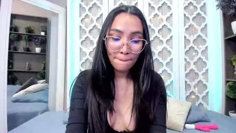 Lucy Liiu online show from February 21, 2025, 1:00 am